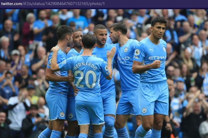 Para pemain Manchester City merayakan gol pertama mereka ke gawang Norwich City di Stadion Etihad dalam laga pekan kedua Liga Inggris 2021-2022 pada Sabtu (21/8/2021), pukul 21.00 WIB.