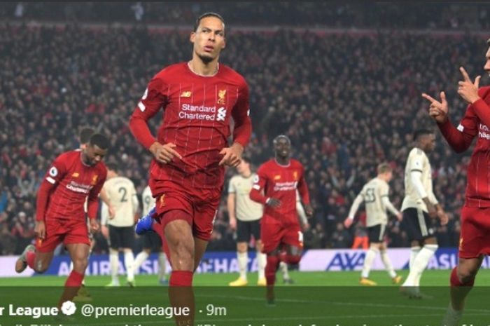 Bek Liverpool, Virgil van Dijk, melakukan selebrasi seusai menjebol gawang Manchester United dalam laga Liga Inggris di Anfield, Minggu (19/1/2020).