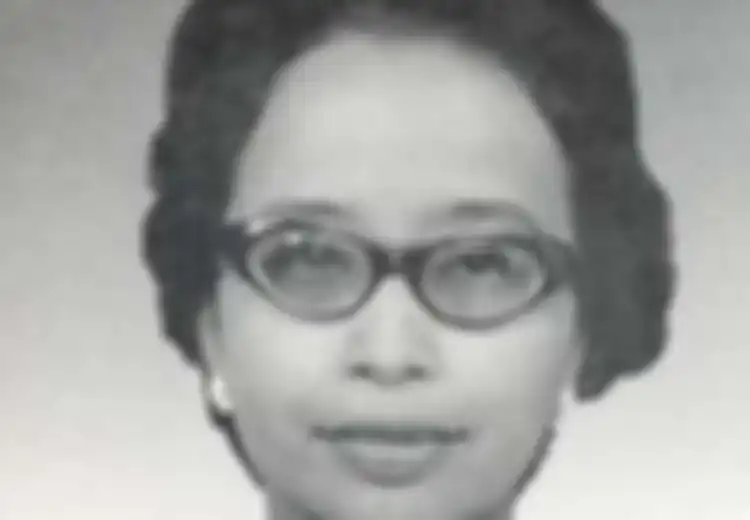 Rusiah Sardjono, SH., Menteri Sosial Pemerintahan Soekarno yang Bekerja Sambil Gendong Anaknya