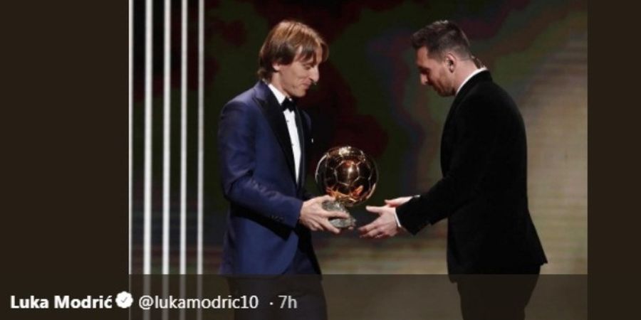 Respek, Detik-detik Modric Menyerahkan Ballon d'Or kepada Messi