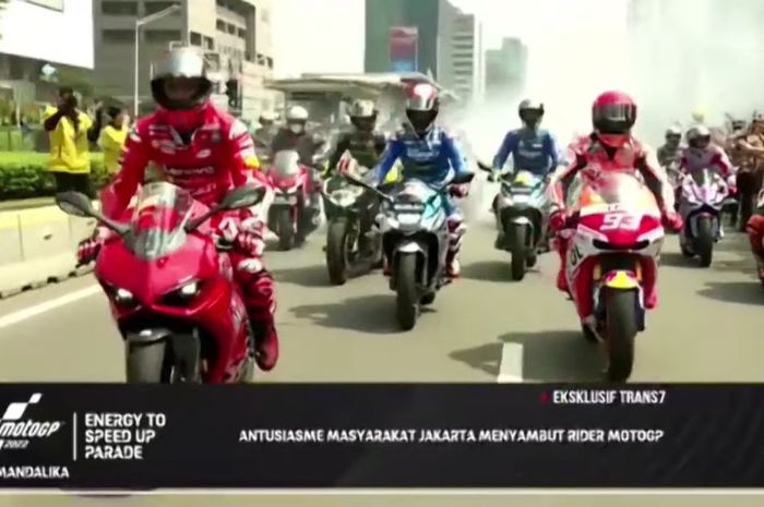 Para pembalap MotoGP. Terlihat ada Francesco Bagnaia, Marc Marquez, Alex Rins, Joan Mir, melakukan iring-iringan di Jakarta, Rabu (16/3/2022).