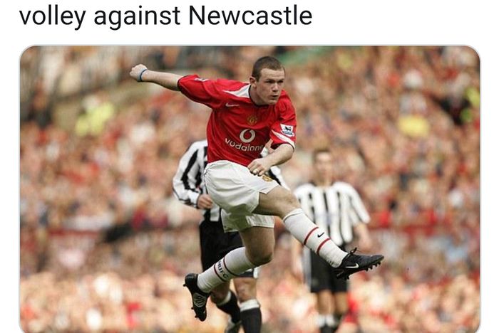 Wayne Rooney melepaskan tendangan voli dalam laga Liga Inggris musim 2004-2005 antara Manchester United melawan Newcastle United pada 24 April 2005.