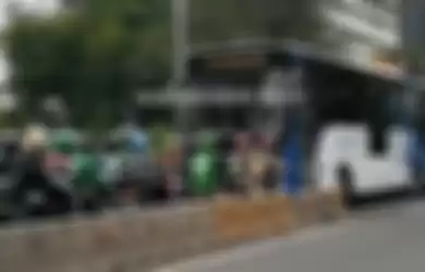 Viral Video Para Pemotor Nekat Masuk Jalur Busway Demi Hindari Razia Polisi, Netizen Dukung Tindakan yang Dilakukan Supir Transjakarta: Biar Nggak Tuman!