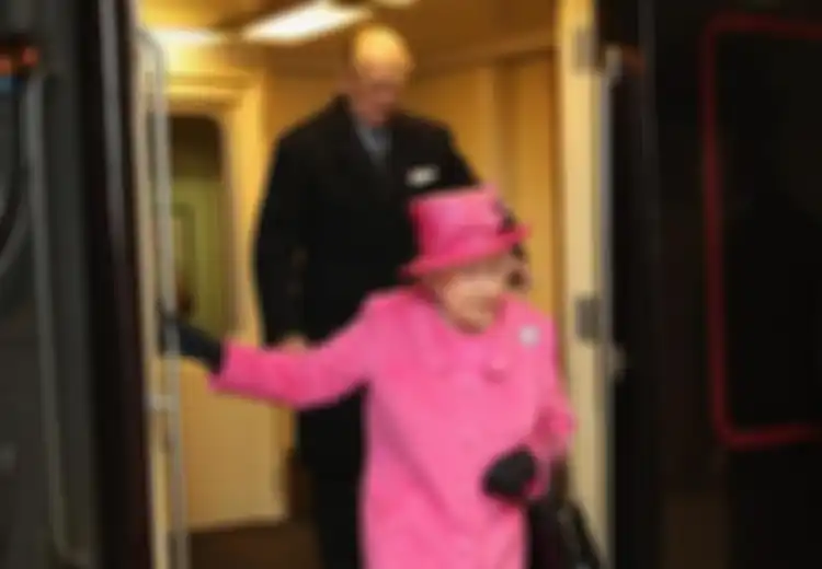 Bukan Sembarang Aksesoris Pemanis Busana, Bros Koleksi Ratu Elizabeth II Rupanya Memiliki Arti Khusus Masing-masing