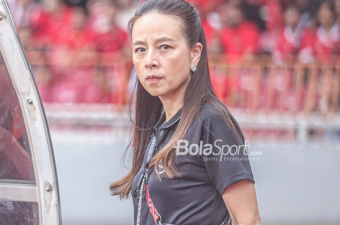 Manajer timnas Thailand, Madam Pang turun tangan atasi rengekan Mano Polking soal kontrak.