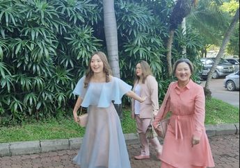 Putus dari Verrell Bramasta, Natasha Wilona Hadiri Lamaran Felicya Angelista dan Caesar Hito dengan Sang Ibunda dan Kakak
