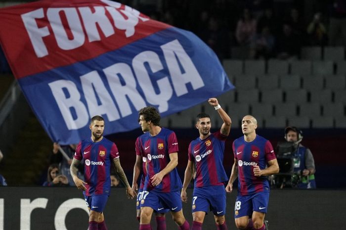 Barcelona merayakan gol Ferran Torres ke gawang Shakhtar Donetsk dalam partai Liga Champions di Stadion Olimpic Lluis Companys (25/10/2023).