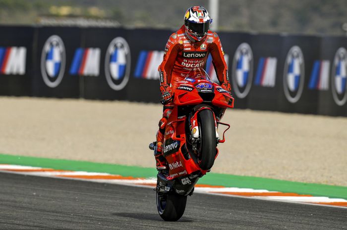 Jack Miller konsisten di tiga besar pada dua latihan awal MotoGP Valencia 2021 (12/11). Ambisi bawa Ducati Lenovo Team jadi juara. 