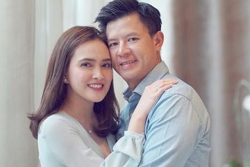 Shandy Aulia beserta suaminya David Herbowo. Di saaat hamil, Sandhy menginginkan makan kolak pisang.