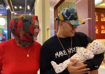 Kegirangan Bertemu Adik Barunya, Aksi Nyeleneh Rizky Febian Saat Gendong Bayi Lina Bikin Gemas: Rencananya Dede Mau Jadi Penyanyi Dangdut!