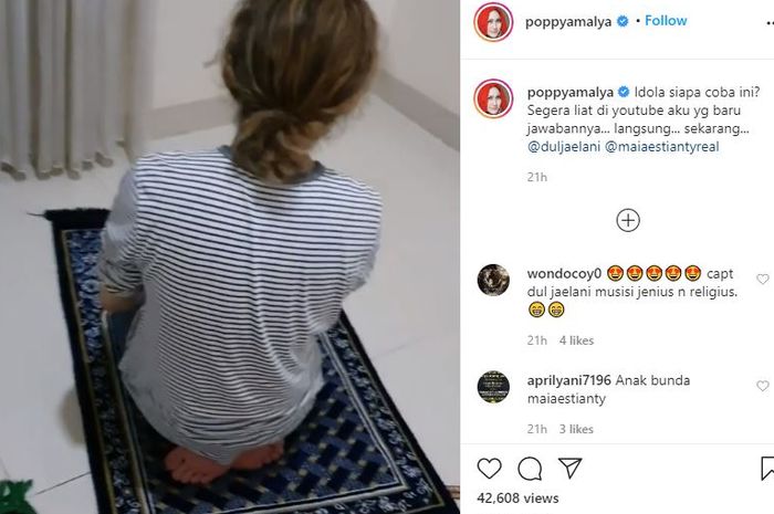 Unggahan Poppy Amalya ketika Dul Jaelani sedang salat