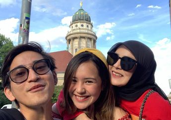 Bio One Makin Dekat dengan Mamanya Beby Tsabina. Netizen: Foto Sama Calon Mertua Nih!
