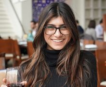 Mia Khalifa dan Penyerang West Ham United saling Lempar Senyum di Lorong Stadion