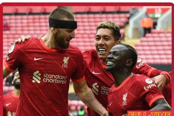 Sadio Mane (kanan) merayakan gol yang dia cetak ke gawang Crystal Palace pada pertandingan pekan ke-38 Liga Inggris 2020-2021 bersama Nat Phillips (kiri) dan Roberto Firmino (tengah).