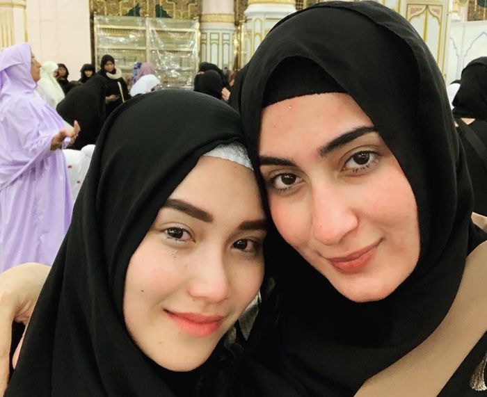 Bagikan momen bersama mantan istri Tommy Kurniawan, Ayu Ting Ting justru jadi perhatian gara-gara mata sembabnya.