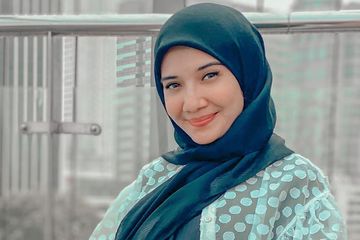 Tak Lagi Pakai Gamis Syar'i, Tampilan Bumil Zaskia Sungkar dengan ...