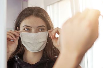 Virus Corona rentan menular di ruang sempit.