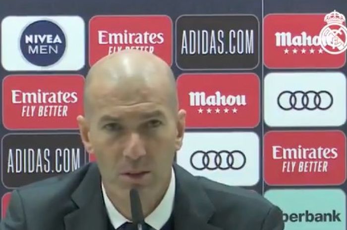 Zinedine Zidane dipastikan tidak akan menggantikan Ole Gunnar Solskjaer sebagai pelatih Manchester United karena fungsinya hanya sebagai penenang Cristiano Ronaldo.