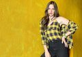 Kembali Tuai Kritikan, Nia Ramadhani Tampil Terbuka dengan Crop Top dan Rok Mini yang Super Seksi