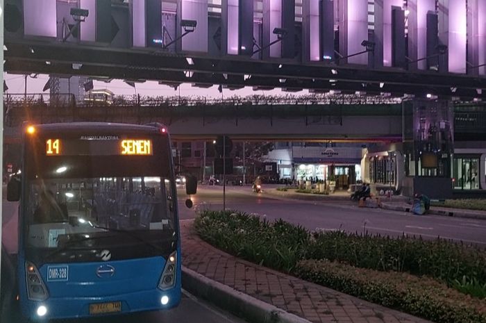 Bus Transjarkarta dari Central Senen menuju Jakarta International Stadium (JIS), Sabtu (11/11/2023).