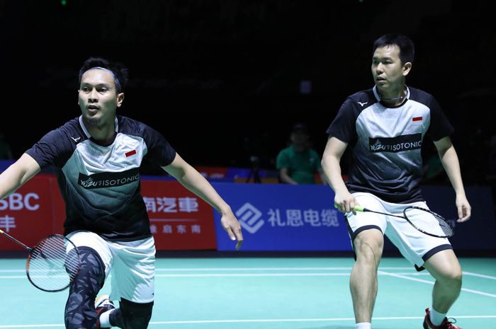 Mohammad Ahsan/Hendra Setiawan saat tampil menghadapi Aaron Chia/Soh Wooi Yik (Malaysia) pada babak perempat final Fuzhou China Open 2019, di Haixia Olympic Sports Center, Fuzhou, China, Jumat (8/11/2019).