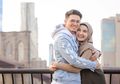 Foto Romantis dengan Irwansyah, Zaskia Sungkar Tampil Beda dengan Busana Transparan yang Santun dan Modis