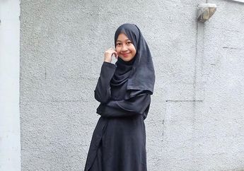 Syar'i dan Simpel 3 Penampilan Anak Almarhum Uje, Adiba Khanza Pakai Gamis Hitam