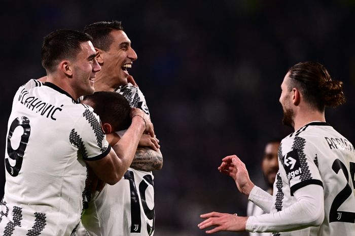 Angel Di Maria mencetak gol Juventus ke gawang Freiburg pada leg 1 babak 16 besar Liga Europa (9/3/3032).