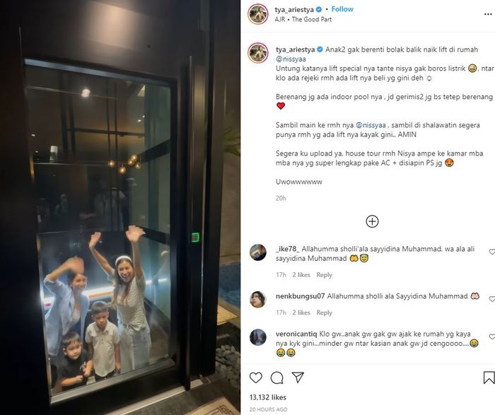 Lift mewah di kediaman Nisya Ahmad