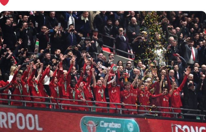 Selebrasi juara para pemain Liverpool setelah mengalahkan Chelsea lewat babak adu penalti di Stadion Wembley, Minggu (27/2/2022)