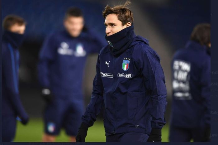 Federico Chiesa saat membela timnas Italia. Chiesa direkrut Juventus dari Fiorentina pada bursa transfer musim panas 2020.