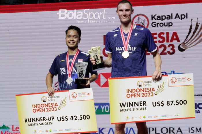 Tunggal putra Denmark, Viktor Axelsen, berhasil mengalahkan wakil Indonesia, Anthony Sinisuka Ginting, dalam laga final Indonesia Open 2023 di Istora Senayan, Jakarta, Minggu (18/6/2023)