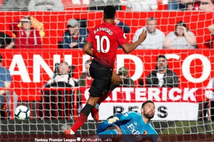 Marcus Rashford saat mencetak gol bagi Manchester United ke gawang Atford di Stadion Old Trafford pada laga pekan ke-32 Liga Inggris, Sabtu (30/3/2019)