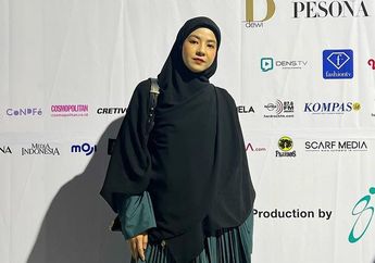 Janda Syar'i Solehah! Kibas Gamis Saat Nonton Fashion Show, Natasha Rizky Panen Komentar