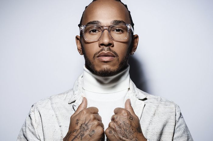 Lewis Hamilton berikan pesan terkait COVID-19 dan dunia lewat story Instagramnya.