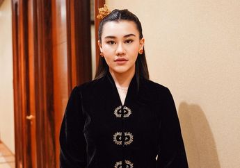 Cantik Berkelas, Intip Potret Aaliyah Massaid Kenakan Rok Mini yang Jadi Sorotan
