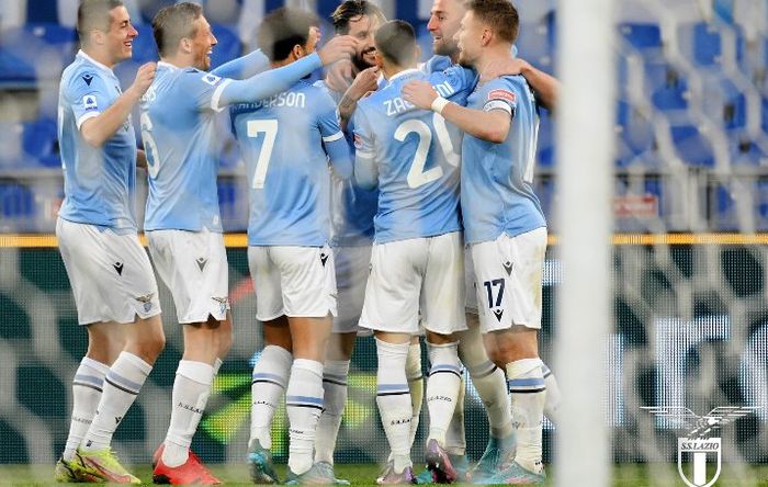 Kegembiraan para pemain Lazio usai menggebuk Sassuolo 2-1 di Olimpico, Sabtu (2/4/2022).