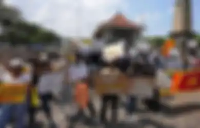 Sri Lanka Bangkrut: Setelah Kehabisan Bensin hingga Ratusan Ribu Warga Antre Berjam-jam di SPBU, Kini Minta Diskon Minyak Rusia