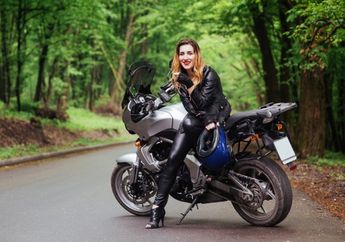Punya Rambut Lurus dan Berkilau padahal Rutin Berkendara dengan Motor Bukan Mimpi! Coba Rutin Oleskan Bahan Alami Ini