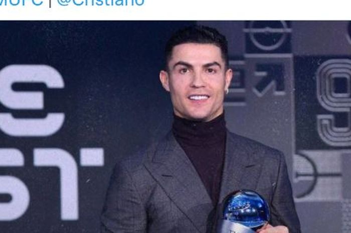 Megabintang Manchester United dan timnas Portugal, Cristiano Ronaldo, mendapat penghargaan dalam acara penganugerahan The Best FIFA Football Awards 2021 di Zurich, Swiss, Senin (17/1/2022).