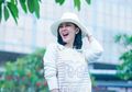 Syahrini Koleksi Sweater Branded Harga Puluhan Juta Rupiah, Netizen: Beli Baju Kayak Beli Kacang!