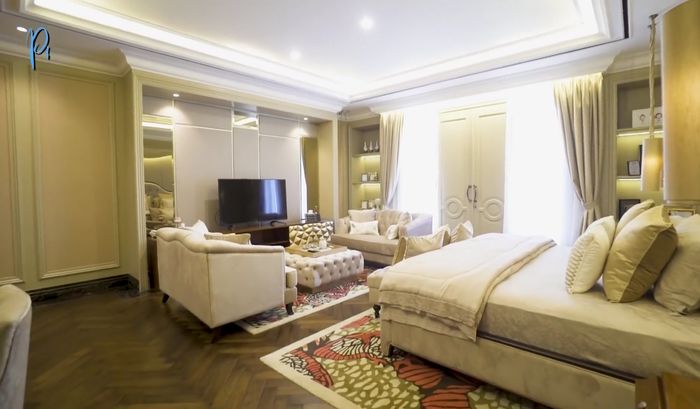 Kamar Prilly Latuconsina.