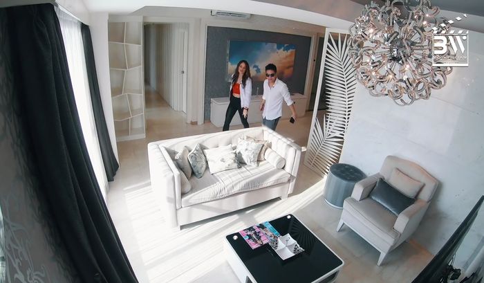 Ruang tamu di rumah artis Cinta Laura.