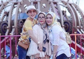 2 Anaknya Doyan Pamer Barang Bermerek dengan Harga Fantastis, Ibu Syahrini Malah Kepergok Pakai Outfit Sederhana yang Ramah Dikantong