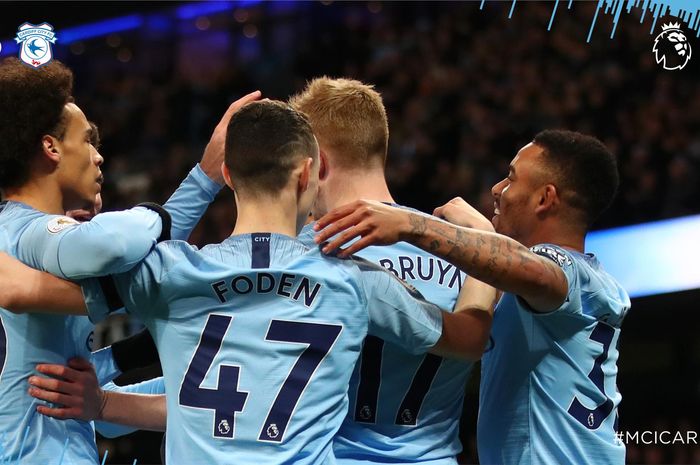 Para pemain Manchester City merayakan gol yang dicetak Kevin De Bruyne ke gawang Cardiff City pada pekan ke-33 Liga Inggris di Stadion Etihad, 3 April 2019.