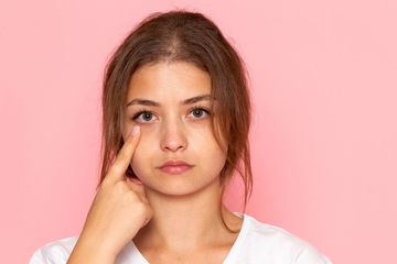 4 Cara Cepat Hilangkan Mata Panda, Tips Tampil Cantik Saat Lebaran