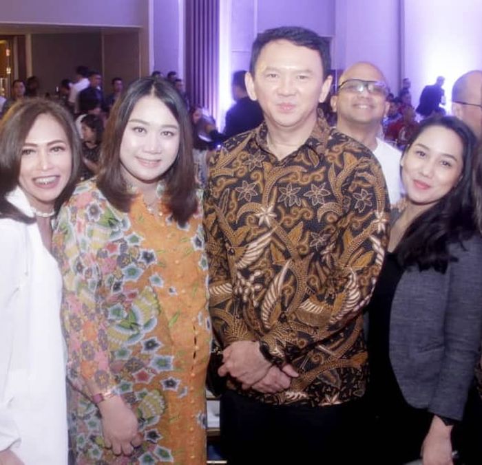 Penampilan terbaru bumil cantik Puput Nastiti Devi istri Ahok sang Bos Pertamina jelang melahirkan anak pertamanya