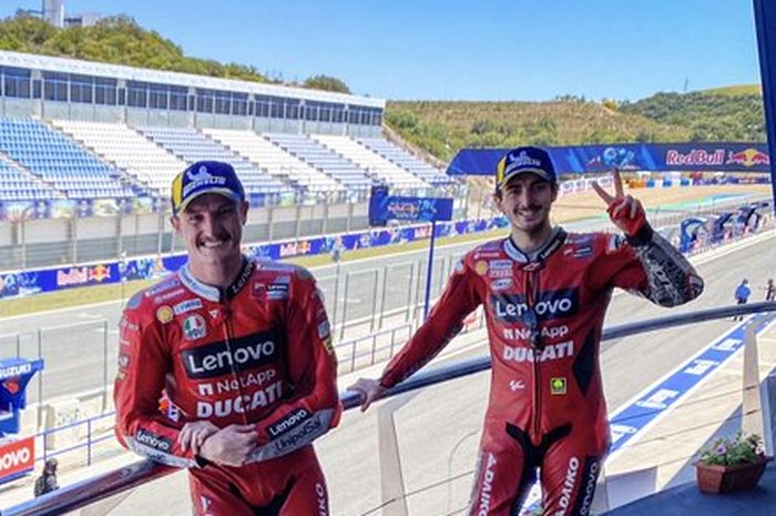 Para penghuni podium balapan MotoGP Spanyol 2021 (dari kiri ke kanan), Franco Morbidelli, Jack Miller, dan Francesco Bagnaia.