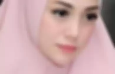 Makin Sering Berhijab Hingga Unggah Dakwah Perihal Sedekah, Celine Evangelista Mantap Jadi Mualaf?