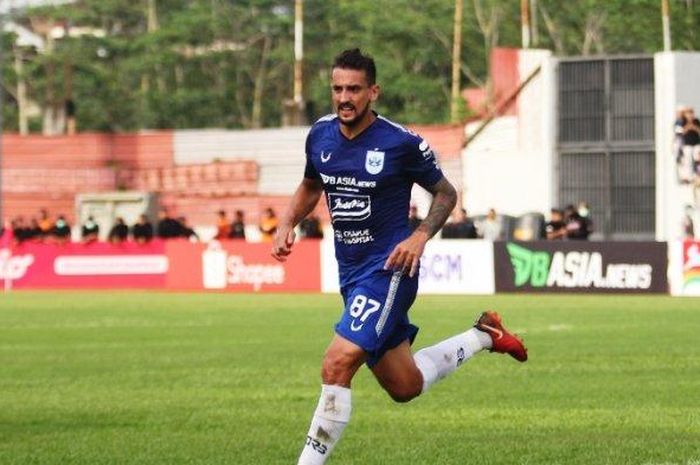 Gelandang PSIS Semarang, Flavio Beck Junior.